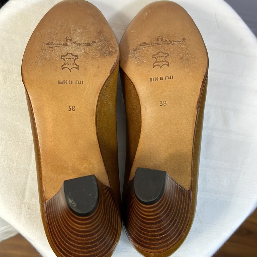 Etienne Aigner Brown Italian Leather 2 in High Heel Shoes Size 38W or 7.5 US. - Picture 7 of 8